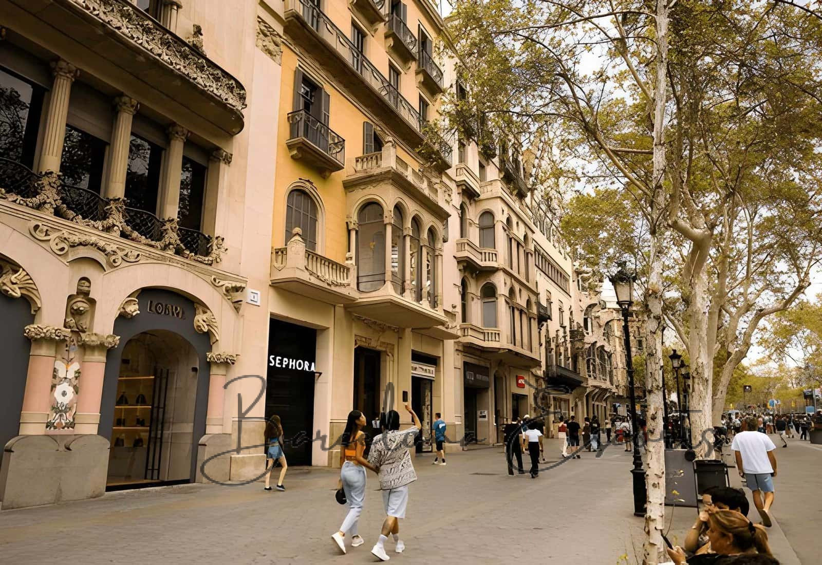 Staying Near Fira Gran Via for Construmat 2027?